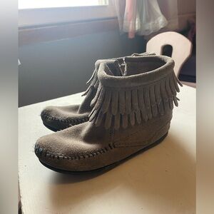 Minnetonka Kids Fringe Moccasins
